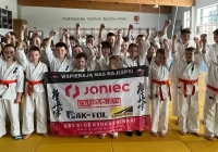 Tytuł „najlepszy zawodnik turnieju” i 13 medali wywalczyli w Jaśle najmłodsi karatecy ARS Klub Kyokushinkai - zdjęcie główne