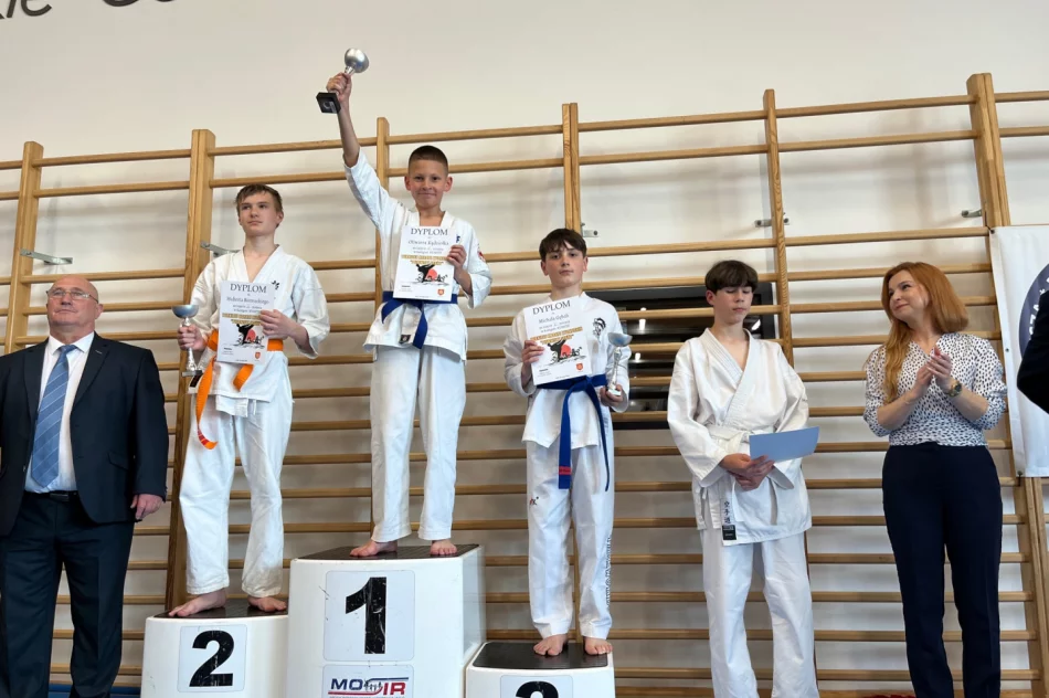 Tytuł „najlepszy zawodnik turnieju” i 13 medali wywalczyli w Jaśle najmłodsi karatecy ARS Klub Kyokushinkai - zdjęcie 4