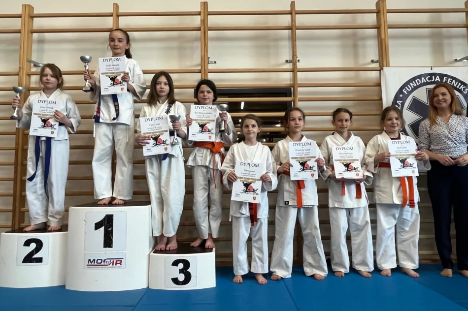 Tytuł „najlepszy zawodnik turnieju” i 13 medali wywalczyli w Jaśle najmłodsi karatecy ARS Klub Kyokushinkai - zdjęcie 6