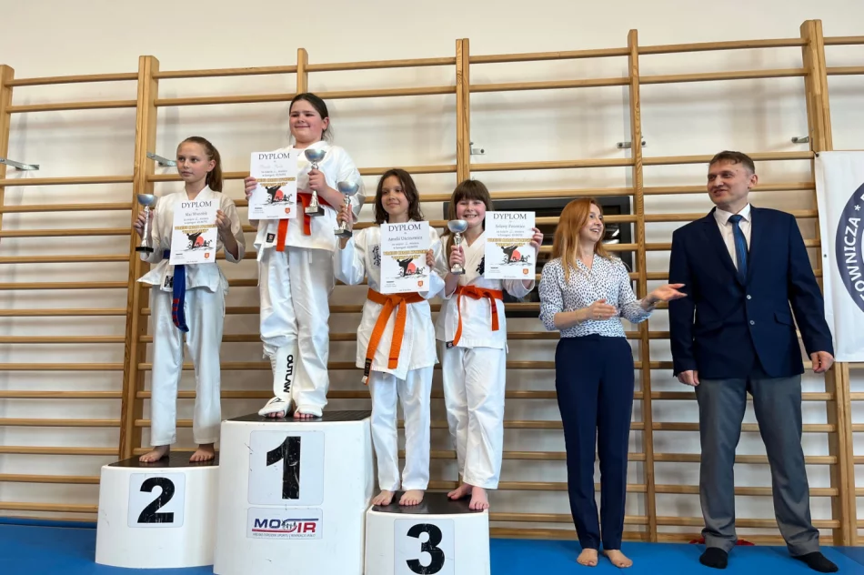 Tytuł „najlepszy zawodnik turnieju” i 13 medali wywalczyli w Jaśle najmłodsi karatecy ARS Klub Kyokushinkai - zdjęcie 7