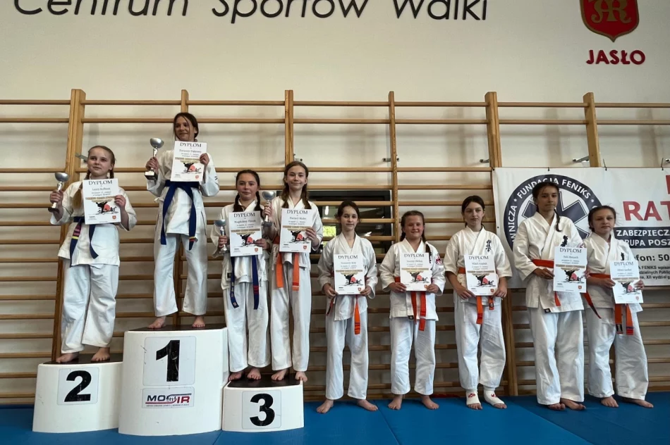 Tytuł „najlepszy zawodnik turnieju” i 13 medali wywalczyli w Jaśle najmłodsi karatecy ARS Klub Kyokushinkai - zdjęcie 9