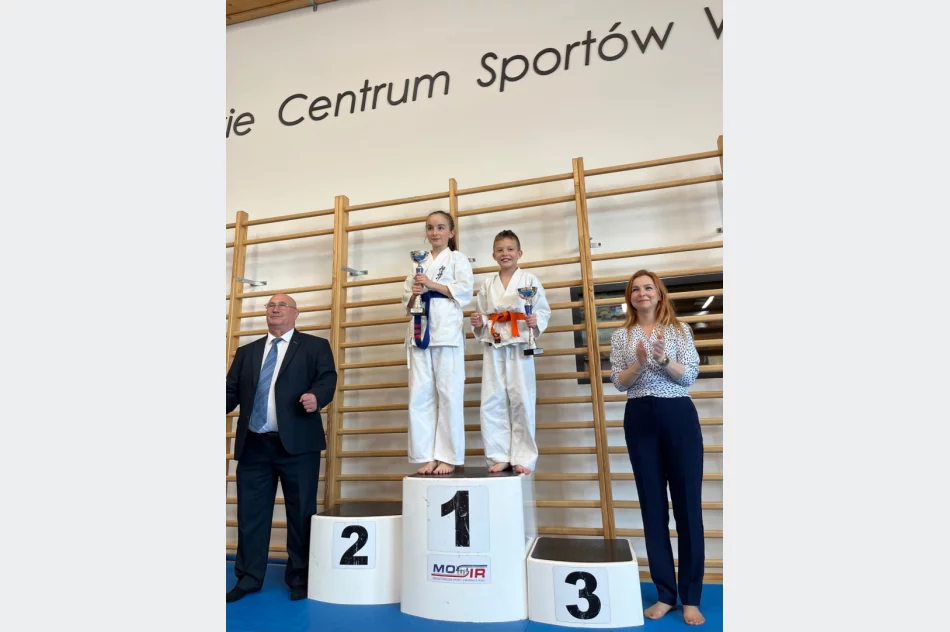 Tytuł „najlepszy zawodnik turnieju” i 13 medali wywalczyli w Jaśle najmłodsi karatecy ARS Klub Kyokushinkai - zdjęcie 14