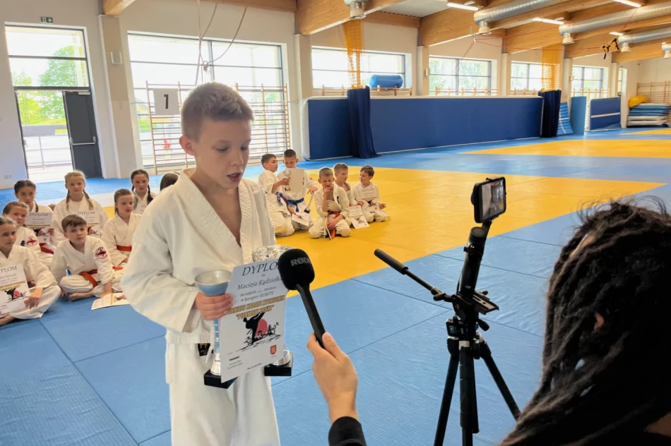 Tytuł „najlepszy zawodnik turnieju” i 13 medali wywalczyli w Jaśle najmłodsi karatecy ARS Klub Kyokushinkai - zdjęcie 15