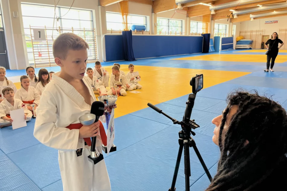 Tytuł „najlepszy zawodnik turnieju” i 13 medali wywalczyli w Jaśle najmłodsi karatecy ARS Klub Kyokushinkai - zdjęcie 16