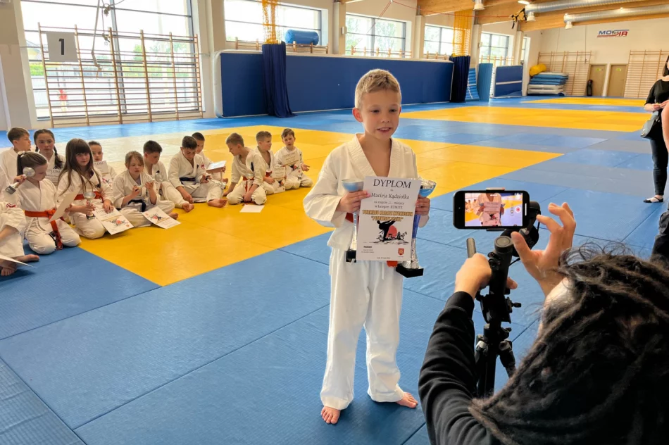 Tytuł „najlepszy zawodnik turnieju” i 13 medali wywalczyli w Jaśle najmłodsi karatecy ARS Klub Kyokushinkai - zdjęcie 17