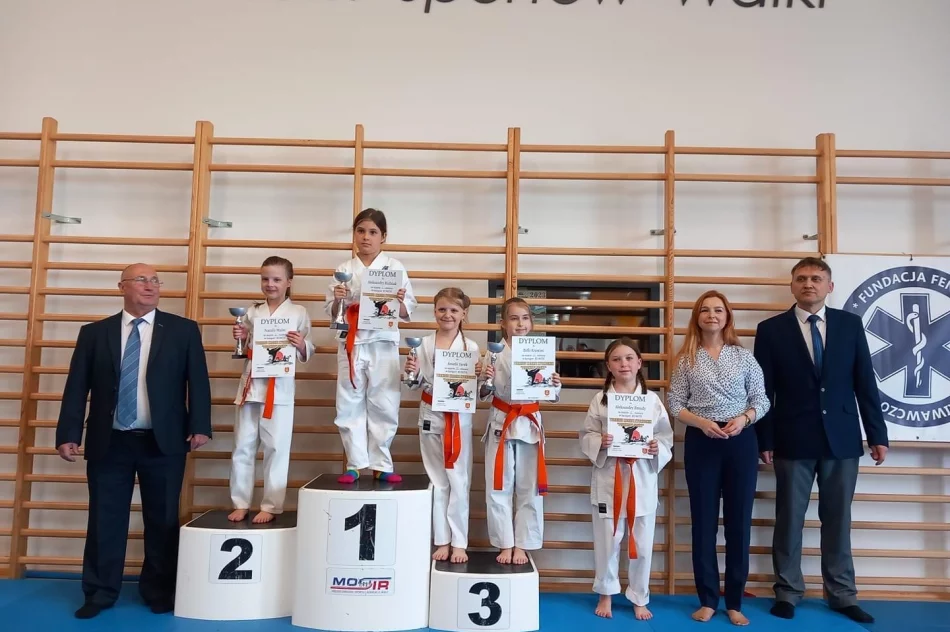 Tytuł „najlepszy zawodnik turnieju” i 13 medali wywalczyli w Jaśle najmłodsi karatecy ARS Klub Kyokushinkai - zdjęcie 19