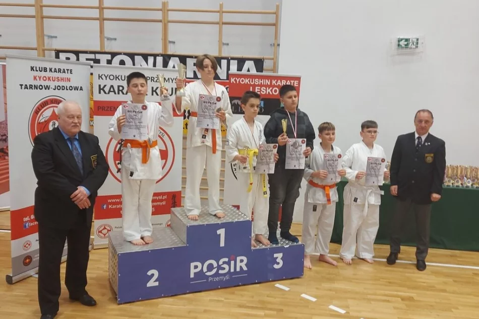 Złoto dla Filipa Kaima i 3 medale dla karateków z Limanowski Klub Kyokushin Karate w Przemyślu - zdjęcie 2