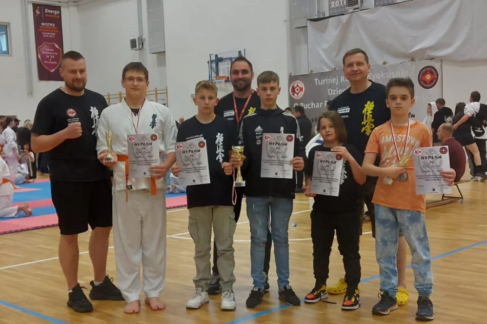 Złoto dla Filipa Kaima i 3 medale dla karateków z Limanowski Klub Kyokushin Karate w Przemyślu - zdjęcie 4