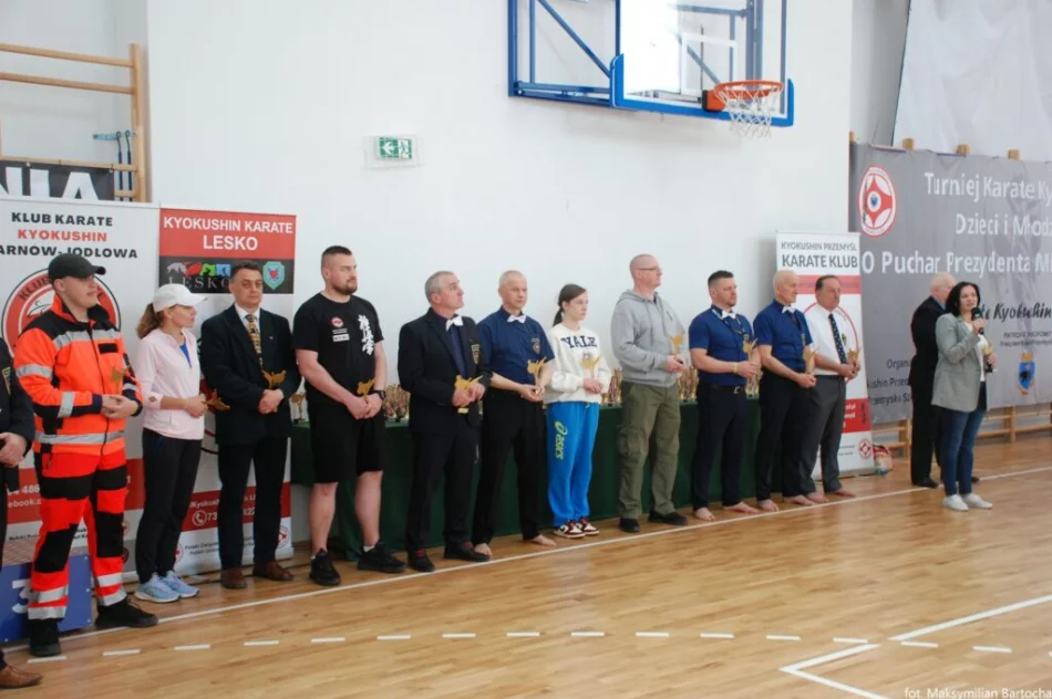 Złoto dla Filipa Kaima i 3 medale dla karateków z Limanowski Klub Kyokushin Karate w Przemyślu - zdjęcie 6