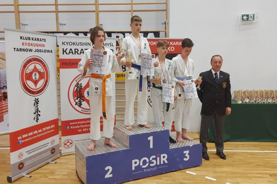 Złoto dla Filipa Kaima i 3 medale dla karateków z Limanowski Klub Kyokushin Karate w Przemyślu - zdjęcie 8