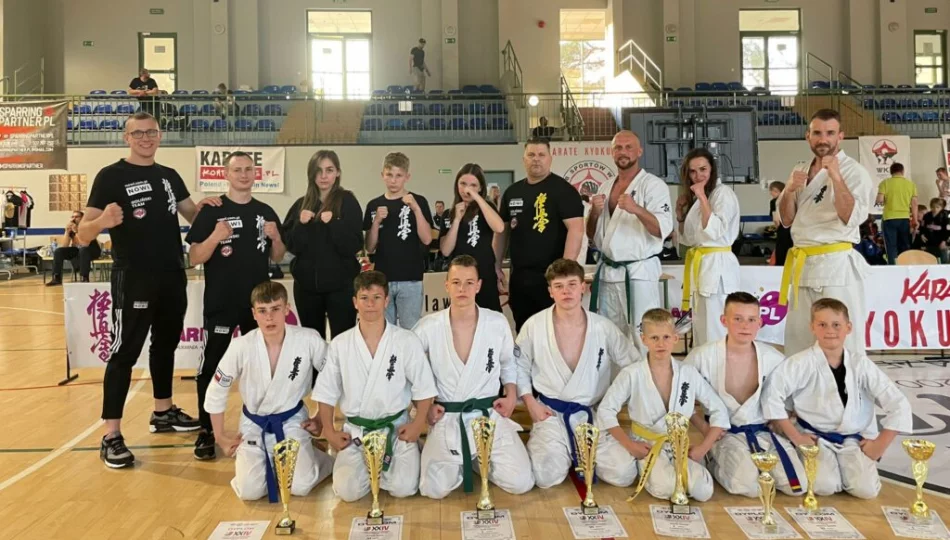 8 medali dla zawodników Limanowskiego Klubu Kyokushin Karate podczas Turnieju w Józefowie - zdjęcie 1