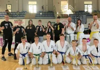 8 medali dla zawodników Limanowskiego Klubu Kyokushin Karate podczas Turnieju w Józefowie - zdjęcie główne