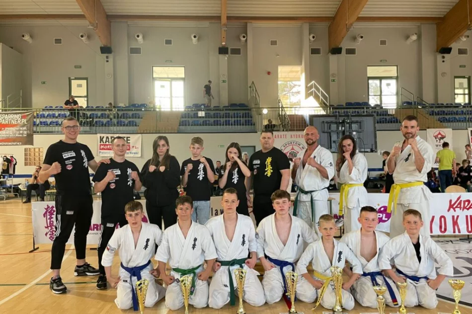 8 medali dla zawodników Limanowskiego Klubu Kyokushin Karate podczas Turnieju w Józefowie - zdjęcie 2