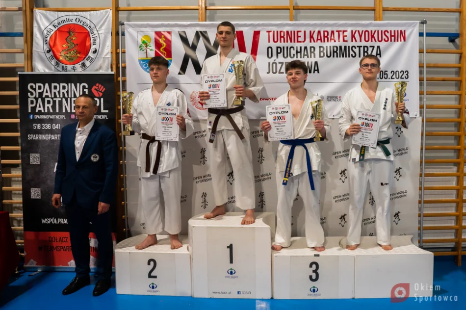 8 medali dla zawodników Limanowskiego Klubu Kyokushin Karate podczas Turnieju w Józefowie - zdjęcie 10