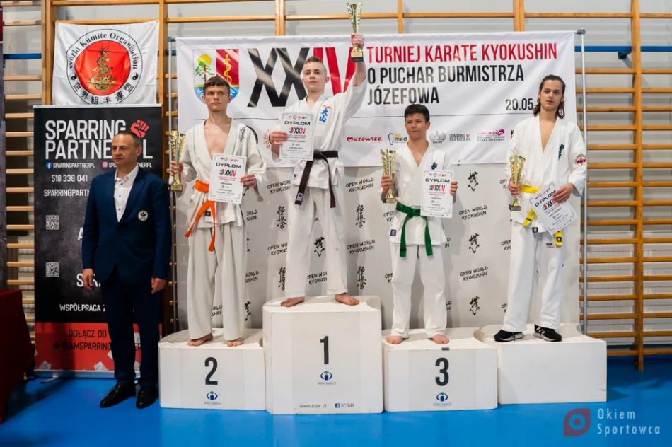 8 medali dla zawodników Limanowskiego Klubu Kyokushin Karate podczas Turnieju w Józefowie - zdjęcie 11