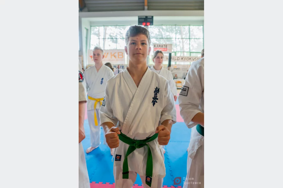 8 medali dla zawodników Limanowskiego Klubu Kyokushin Karate podczas Turnieju w Józefowie - zdjęcie 13