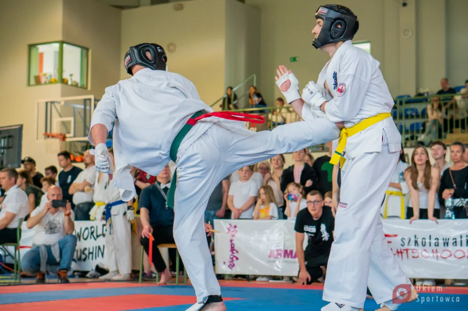 8 medali dla zawodników Limanowskiego Klubu Kyokushin Karate podczas Turnieju w Józefowie - zdjęcie 14
