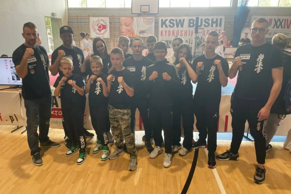 8 medali dla zawodników Limanowskiego Klubu Kyokushin Karate podczas Turnieju w Józefowie - zdjęcie 16
