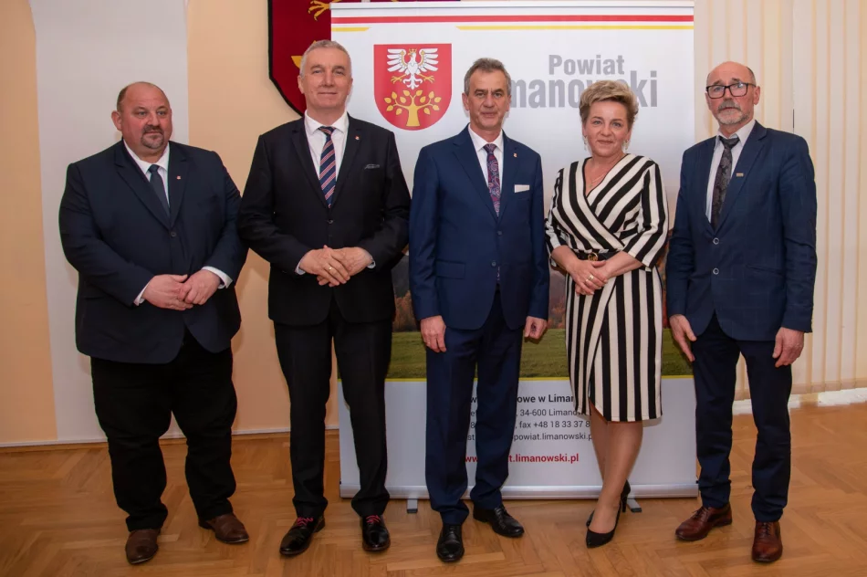 Powiat jak „wóz drabiniasty” i rozmowy “o pierdołach” - niejednogłośne wotum zaufania - zdjęcie 2