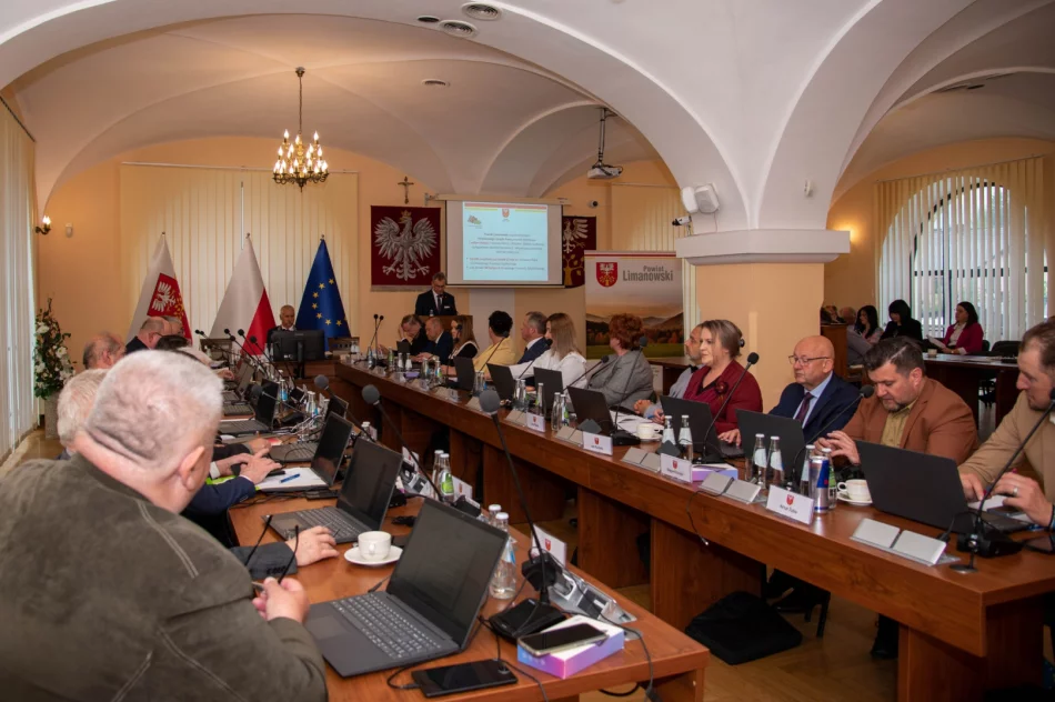 Powiat jak „wóz drabiniasty” i rozmowy “o pierdołach” - niejednogłośne wotum zaufania - zdjęcie 6