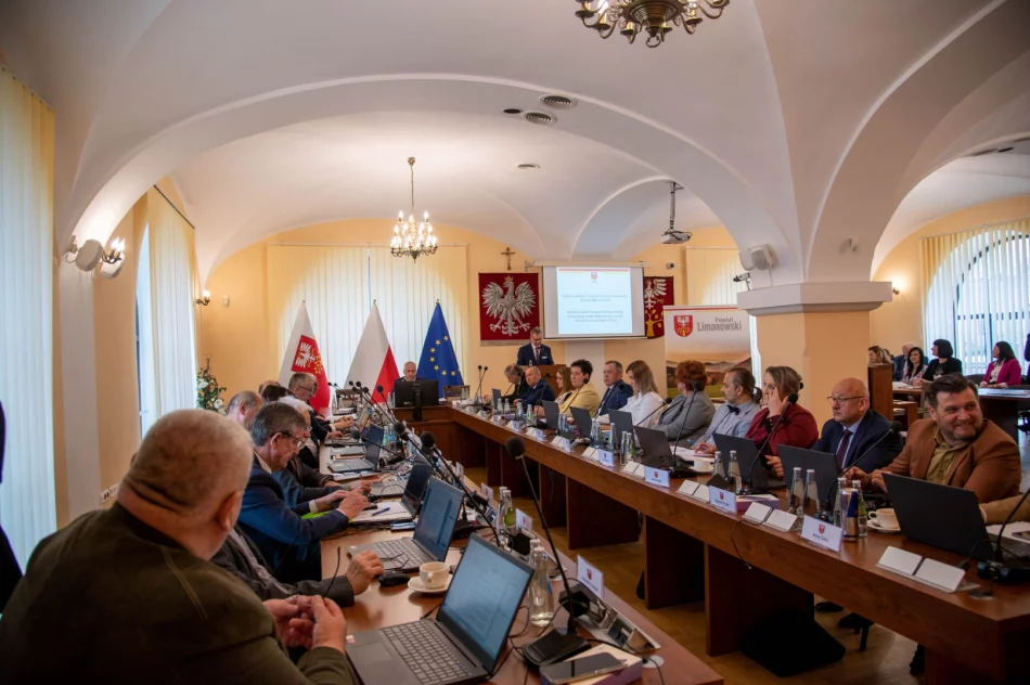 Powiat jak „wóz drabiniasty” i rozmowy “o pierdołach” - niejednogłośne wotum zaufania - zdjęcie 16