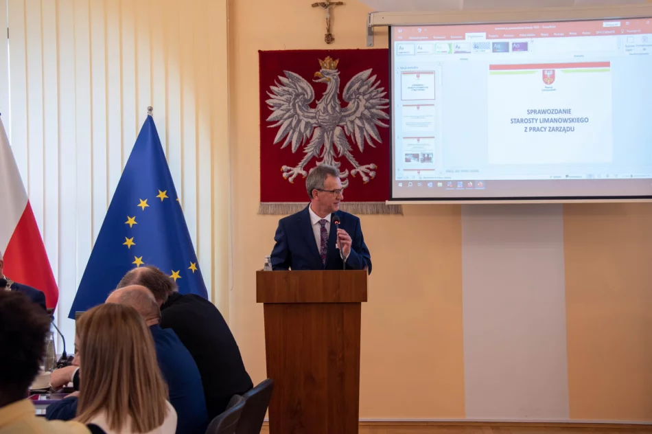 Powiat jak „wóz drabiniasty” i rozmowy “o pierdołach” - niejednogłośne wotum zaufania - zdjęcie 17