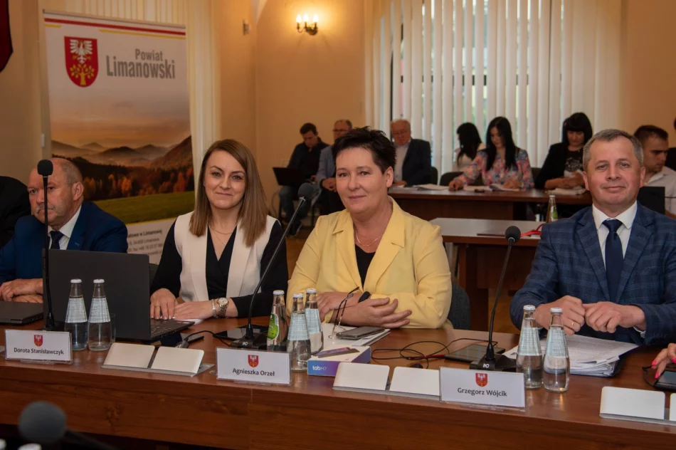 Powiat jak „wóz drabiniasty” i rozmowy “o pierdołach” - niejednogłośne wotum zaufania - zdjęcie 19