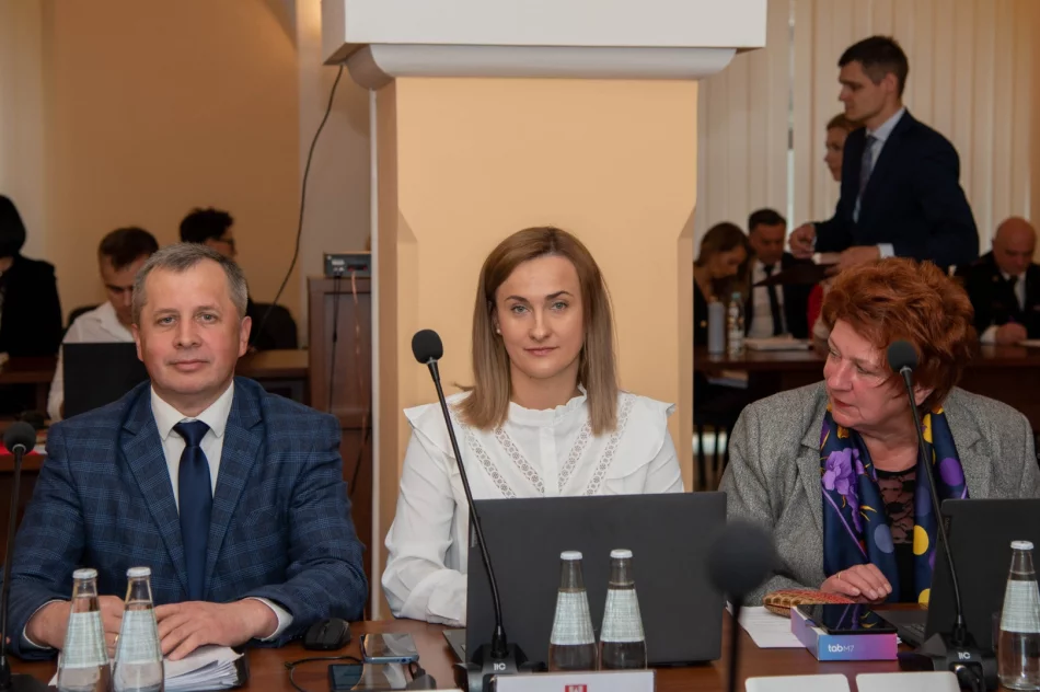 Powiat jak „wóz drabiniasty” i rozmowy “o pierdołach” - niejednogłośne wotum zaufania - zdjęcie 20