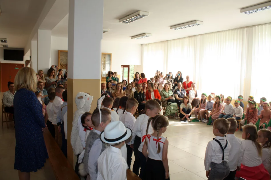 Dzień Mamy w Szkole Podstawowej w Męcinie - zdjęcie 3