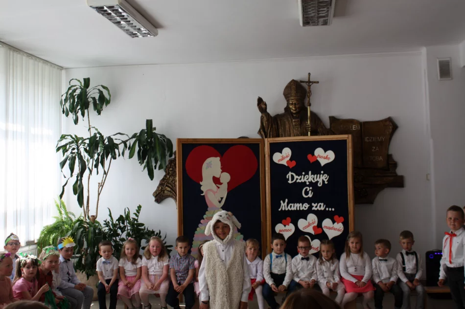 Dzień Mamy w Szkole Podstawowej w Męcinie - zdjęcie 4