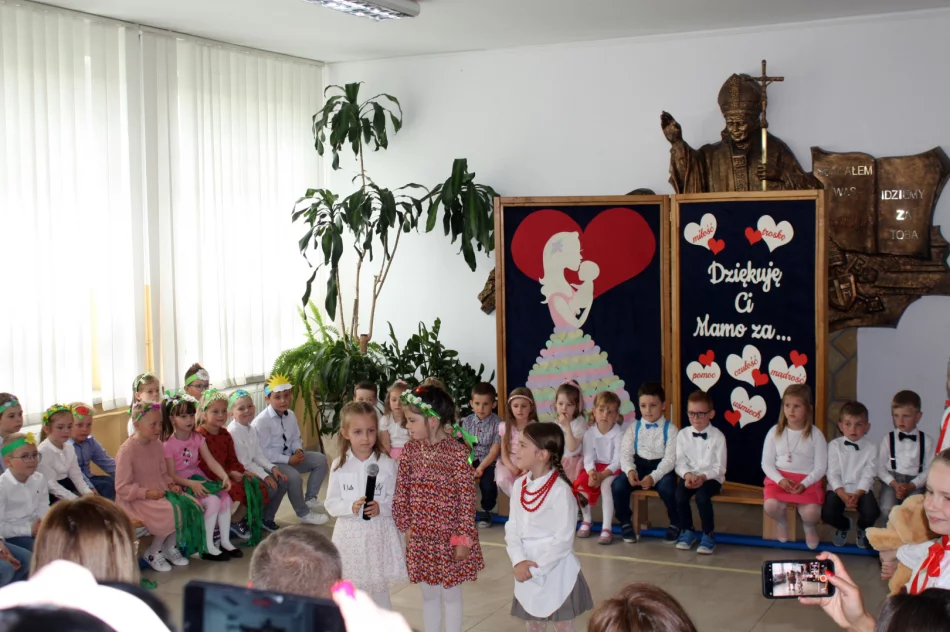 Dzień Mamy w Szkole Podstawowej w Męcinie - zdjęcie 6
