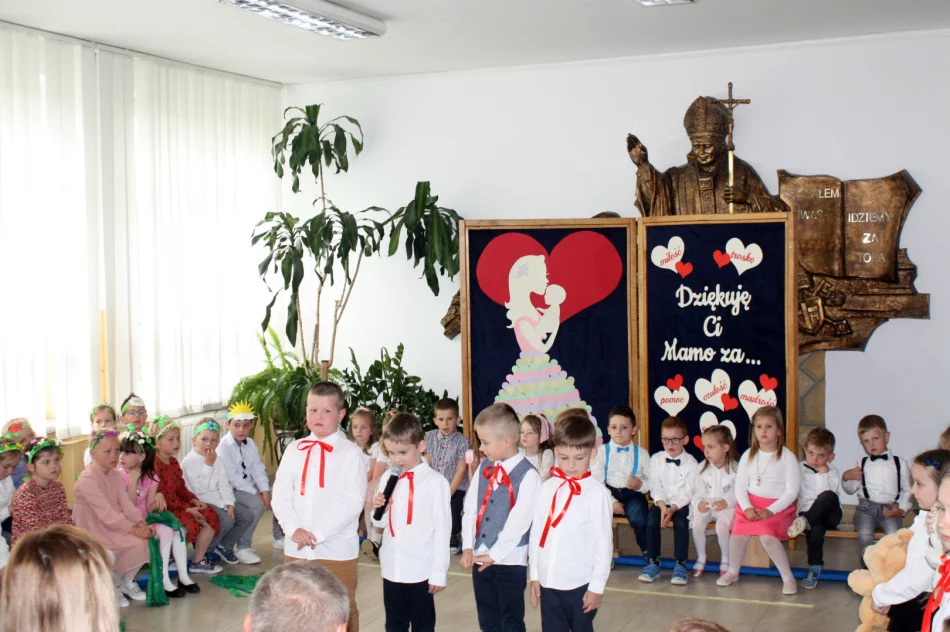 Dzień Mamy w Szkole Podstawowej w Męcinie - zdjęcie 8