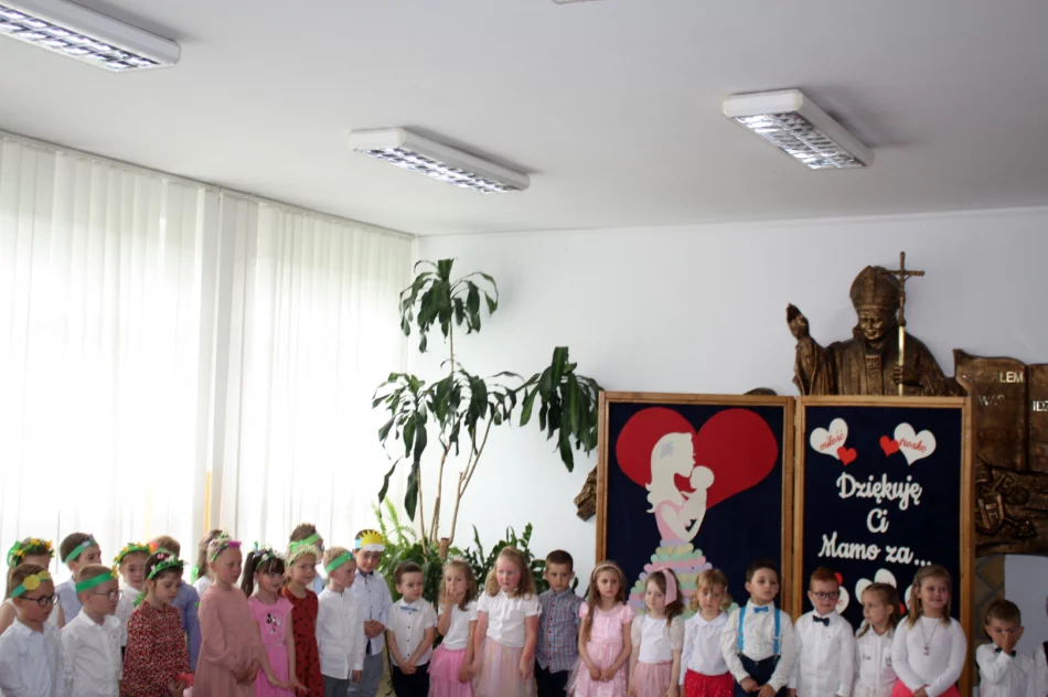 Dzień Mamy w Szkole Podstawowej w Męcinie - zdjęcie 9