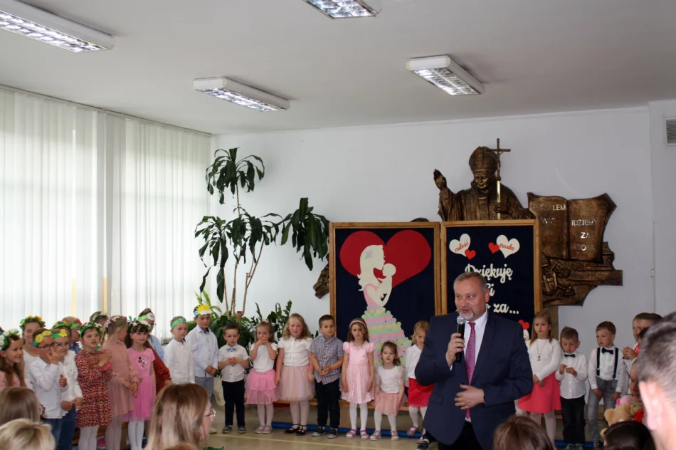 Dzień Mamy w Szkole Podstawowej w Męcinie - zdjęcie 14