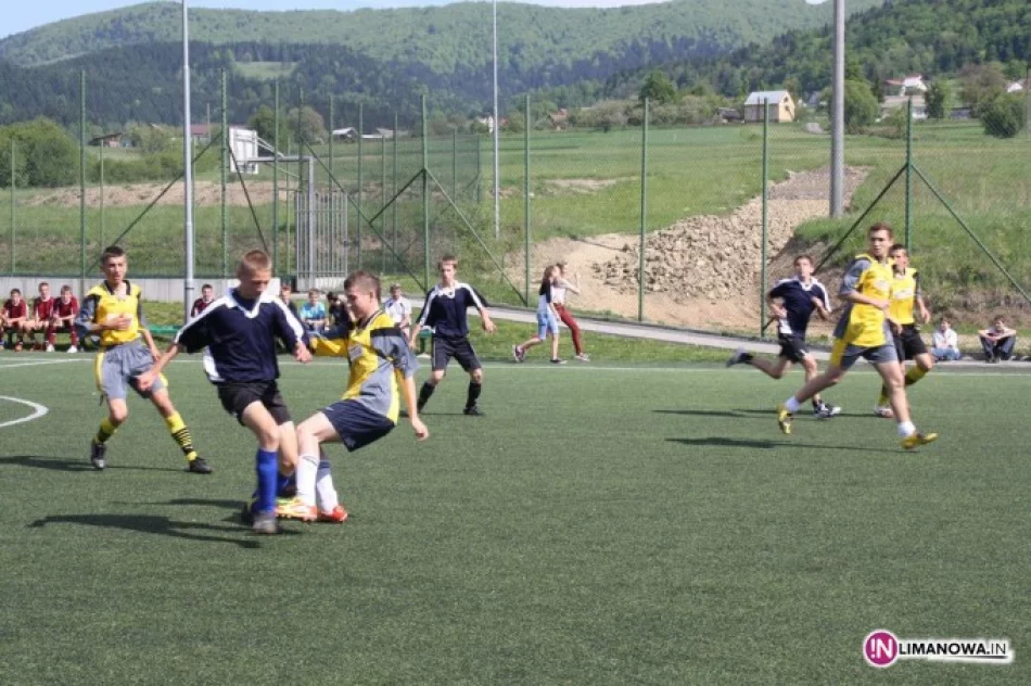 '6-tki piłkarskie' Gimnazjów z Gminy Limanowa - zdjęcie 3