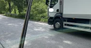 Stalowa szyna wbiła się tuż nad kabiną kierowcy - zdjęcie 4