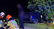 Samochód wypadł z drogi, dwie osoby zabrano do szpitala - zdjęcie 2