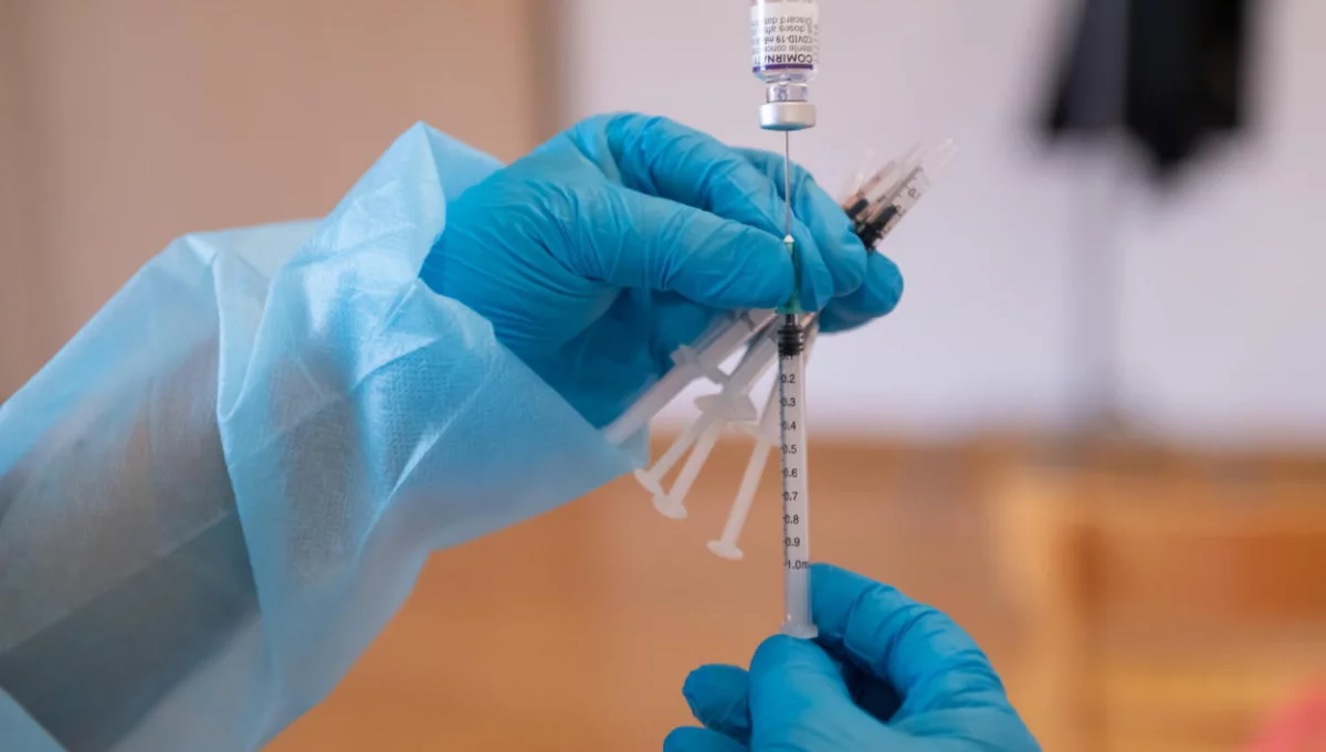 Oszuści zarobili 4 mln zł na wystawianiu fałszywych zaświadczeń o szczepieniu przeciwko COVID-19