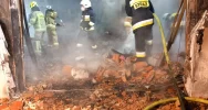 W nocy spłonął budynek gospodarczy, udało się uratować dom - zdjęcie 3