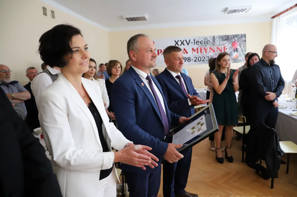 Rodzinny Festyn w Młynnem z obchodami Jubileuszu 25-lecia klubu "Patria" UKS Młynne - zdjęcie 9