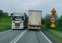 Ważne! Utrudnienia na DK 28 - osuwisko, ograniczenie i manipulacje ze znakami drogowymi - zdjęcie główne