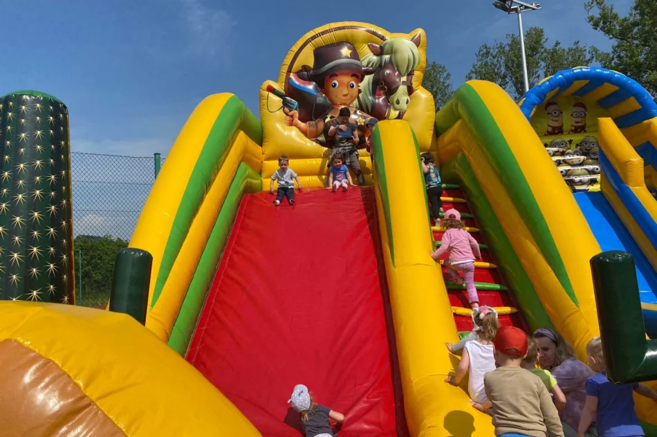 Festyn z okazji Dnia Dziecka w Zespole Szkolno-Przedszkolnym nr 4 w Limanowej - zdjęcie 5