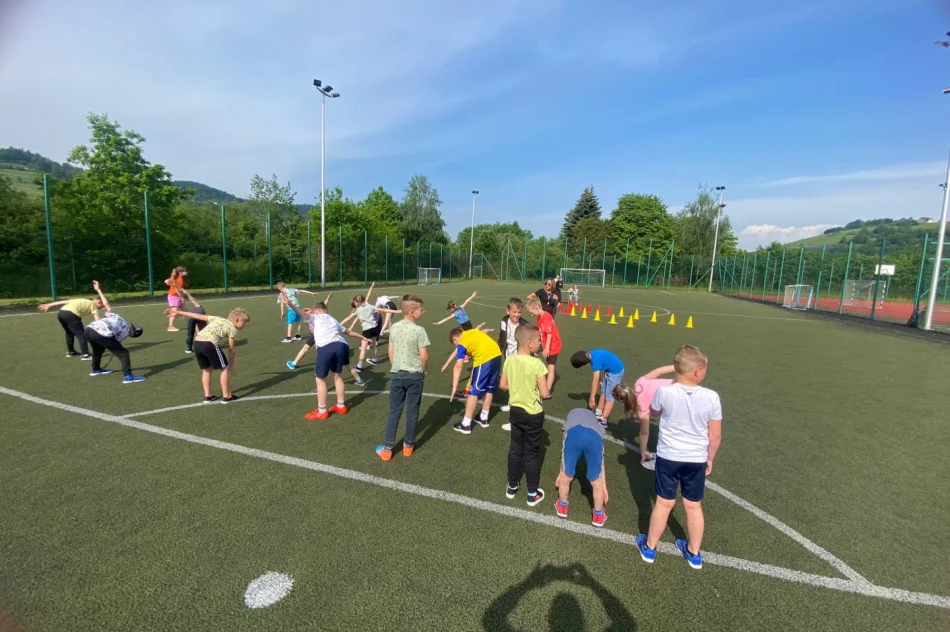 Festyn z okazji Dnia Dziecka w Zespole Szkolno-Przedszkolnym nr 4 w Limanowej - zdjęcie 8