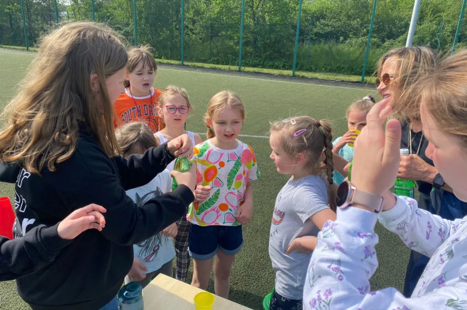 Festyn z okazji Dnia Dziecka w Zespole Szkolno-Przedszkolnym nr 4 w Limanowej - zdjęcie 9