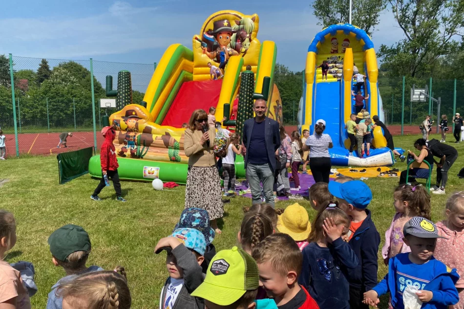 Festyn z okazji Dnia Dziecka w Zespole Szkolno-Przedszkolnym nr 4 w Limanowej - zdjęcie 10