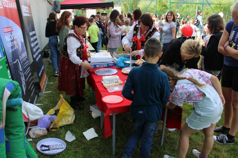 Festyn z okazji Dnia Dziecka w Zespole Szkolno-Przedszkolnym nr 4 w Limanowej - zdjęcie 13