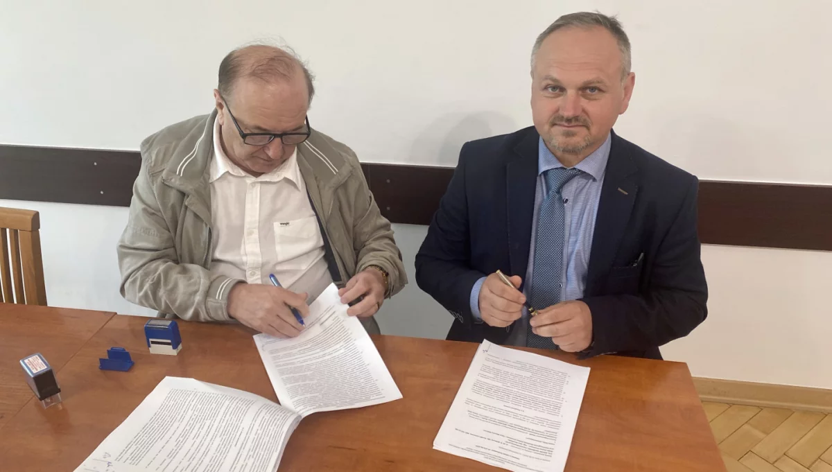 Podpisanie umowy na wykonanie kanalizacji w miejscowościach Kłodne i Męcina