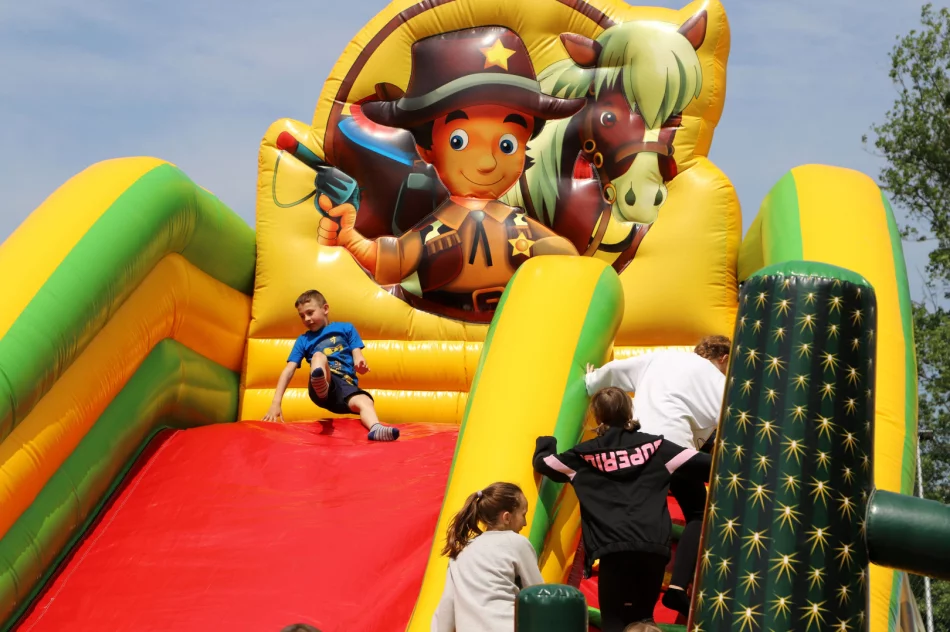 Dzień Dziecka w Szkole Podstawowej w Łososinie Górnej - zdjęcie 12