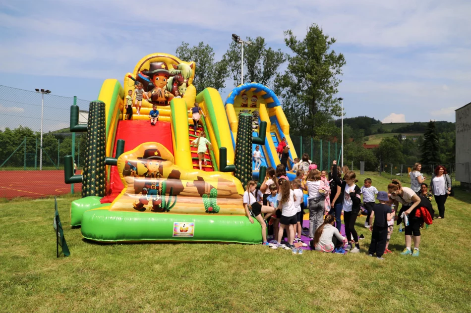 Dzień Dziecka w Szkole Podstawowej w Łososinie Górnej - zdjęcie 17