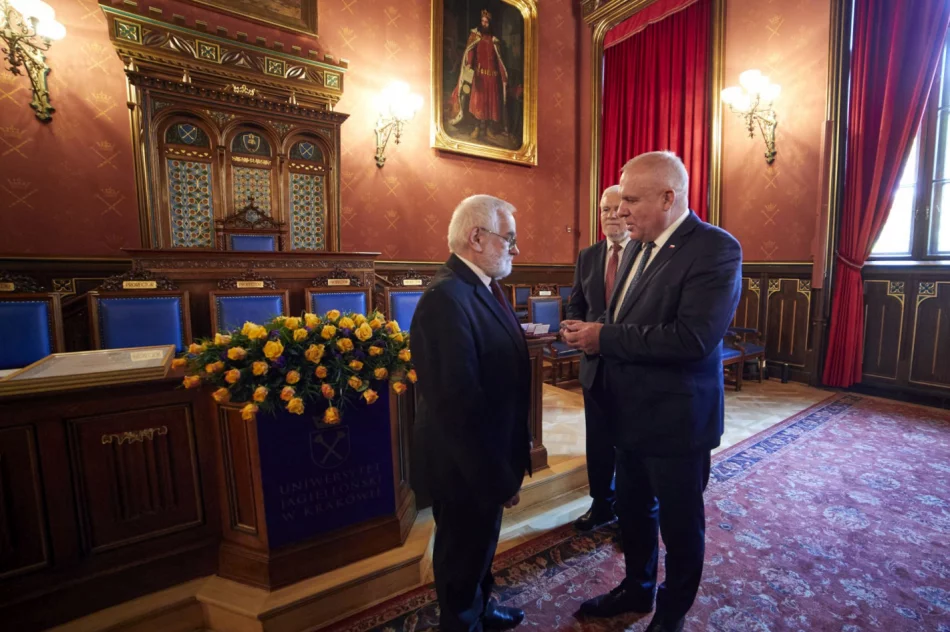 Małopolska: Medale Stulecia Odzyskanej Niepodległości dla zasłużonych samorządowców - zdjęcie 6